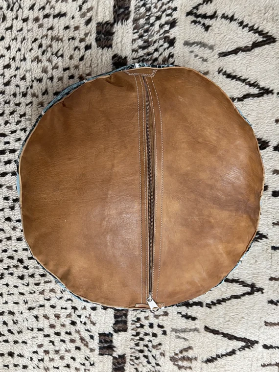 Moroccan ottoman pouf - Majestic Oasis